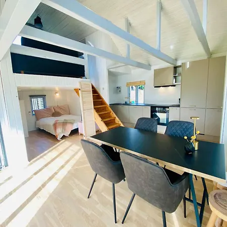 Дом отдыха Cozy, Small In Hasmark *